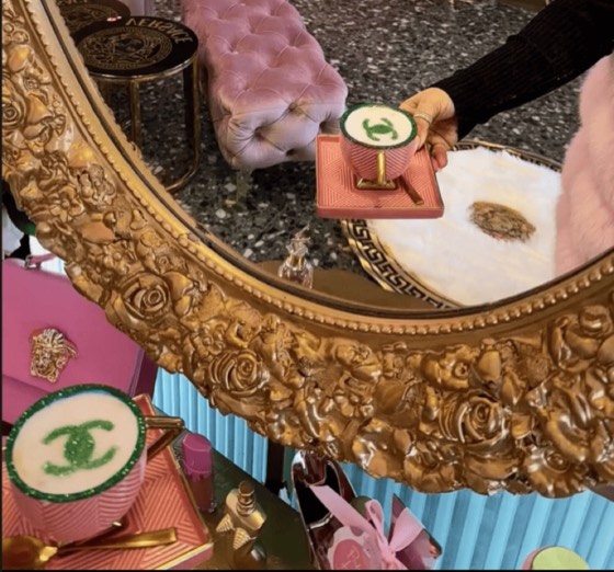 Ambienti i Cafè De Paris në Gostivar